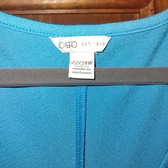 Women's cold shoulder top with lace - Picture 3 of 5